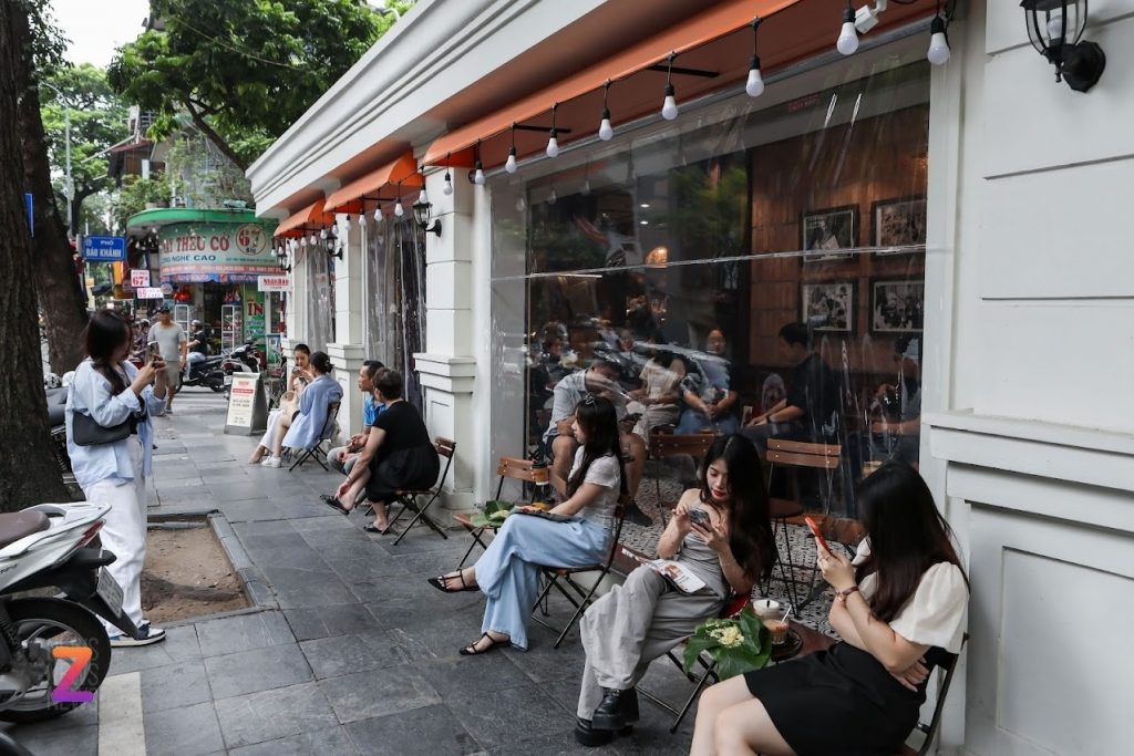 Không gian quán cafe báo in độc đáo