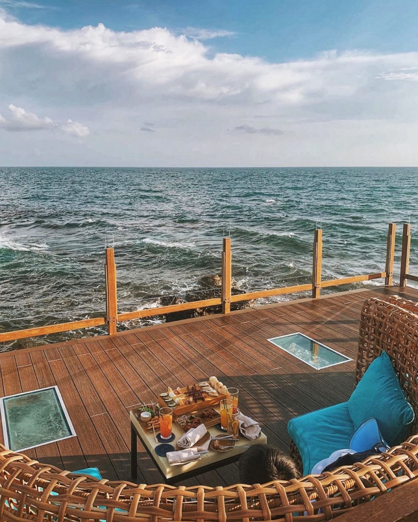 View hòn Móng Tay từ quán cafe Phú Quốc Rock Sunset Island