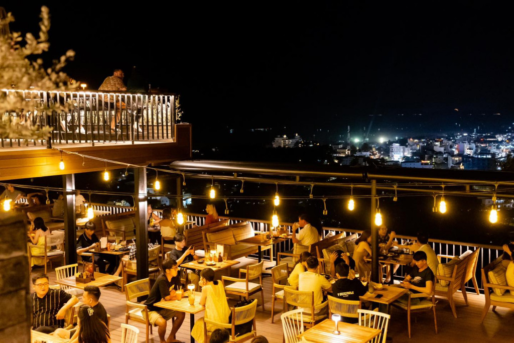 Quán cafe Phú Quốc Cafe Chuồn Chuồn view đồi