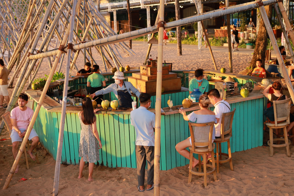 Quán cafe Phú Quốc Sunset Sanato Beach Club view biển