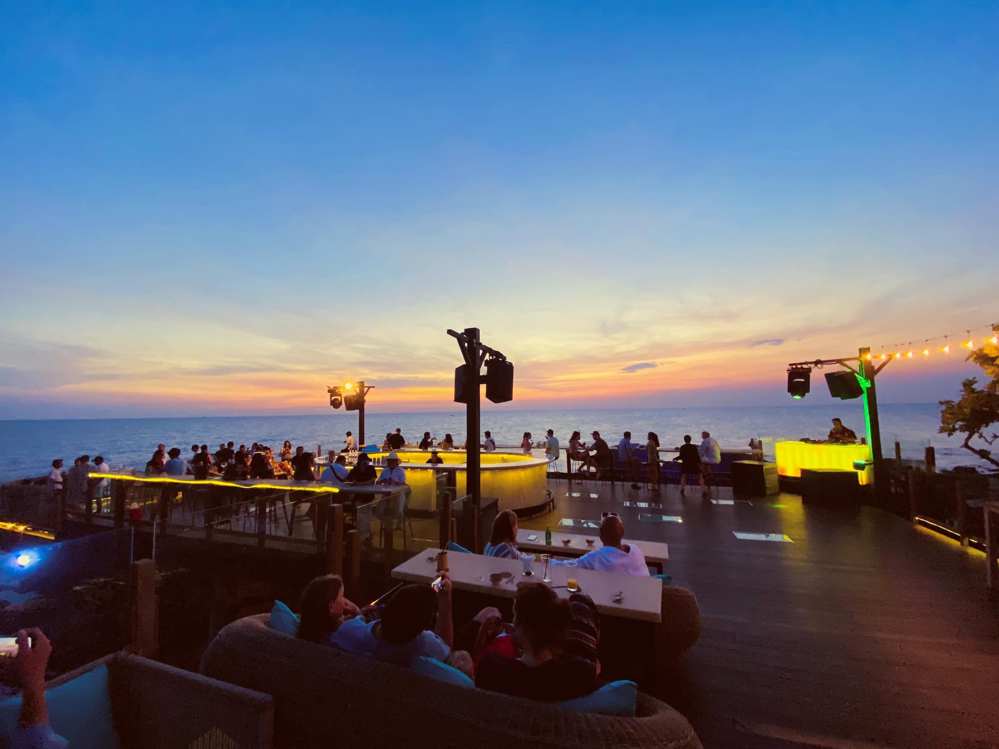 Những quán café Phú Quốc view “xịn sò” ngắm cảnh đã mắt