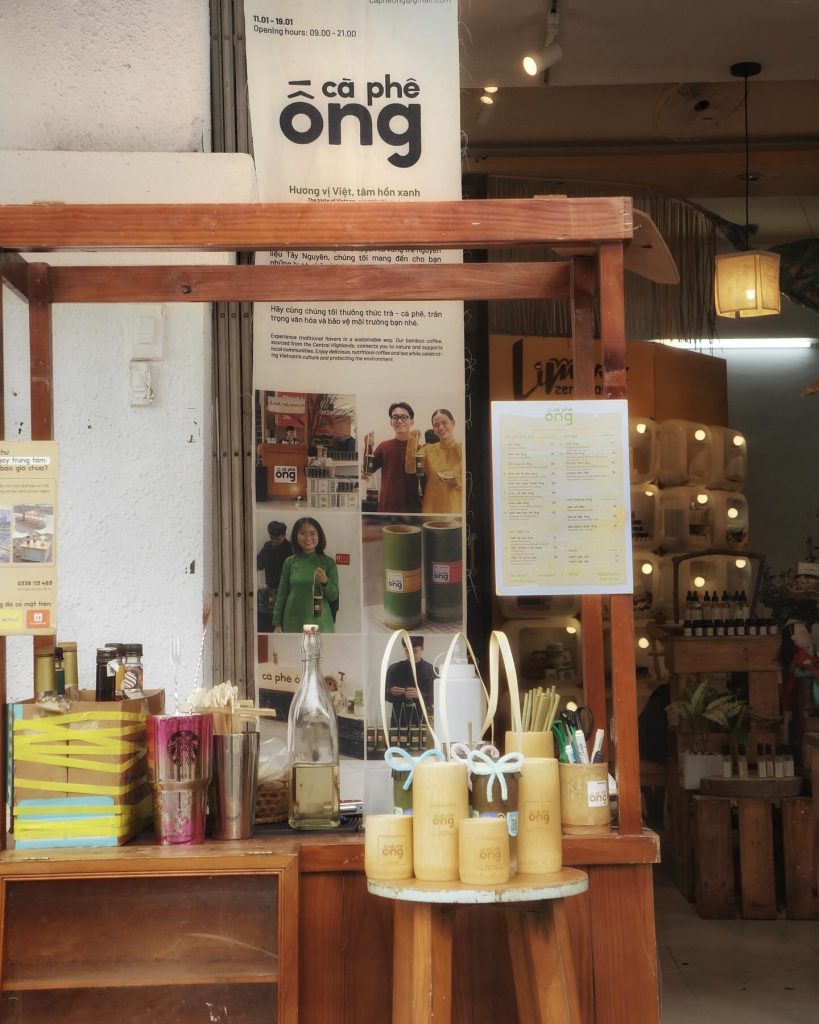 Quán cafe cờ đỏ sao vàng Cà phê Ống