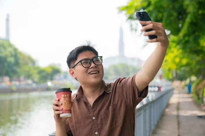Ly trà sữa Chamee trang trí cờ đỏ sao vàng