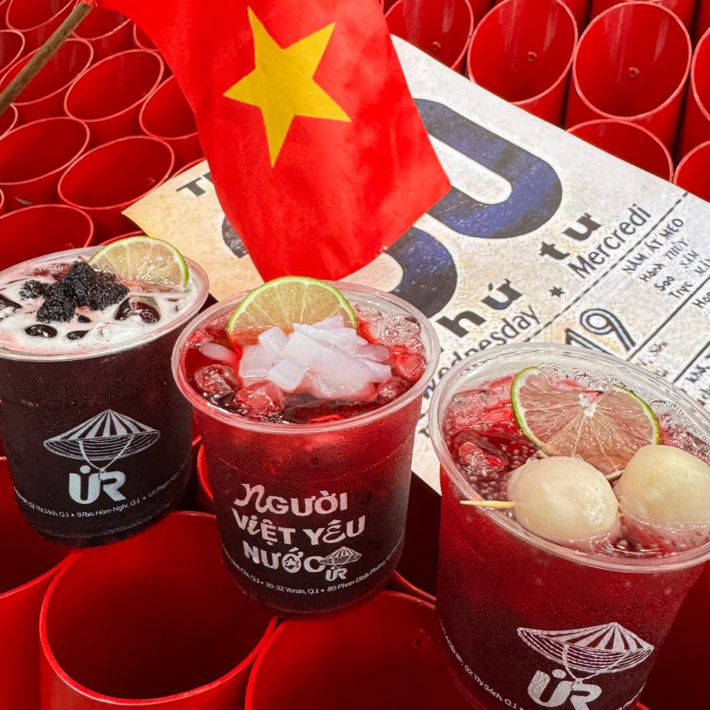 Món nước đậm đà tại quán cafe cờ đỏ sao vàng