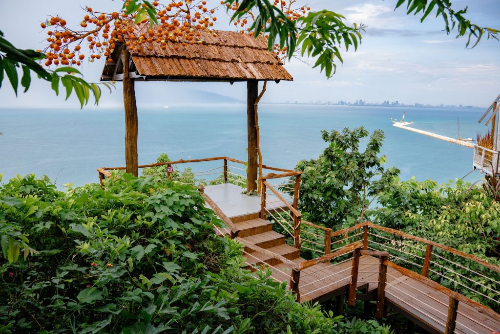 Quán cafe view đẹp đèo Hải Vân với view biển