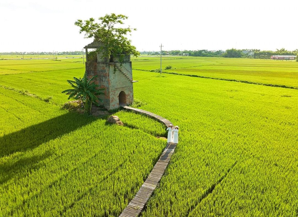 Không gian rộng lớn của quán cafe view ruộng lúa Hội An