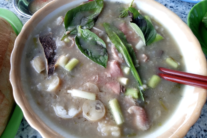 Tô cháo bò An Giang đầy đủ topping