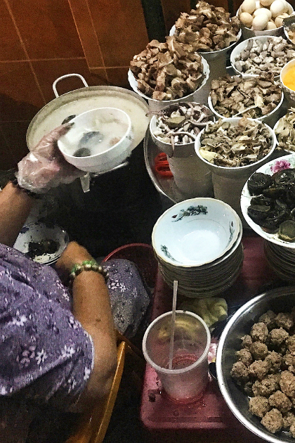 Quán cháo sườn Sài Gòn mở cửa từ 17h đến 9h sáng hôm sau. Ảnh: An.