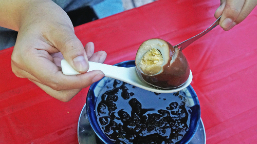 Quán ‘chè ma’ bán suốt 80 năm ở Sài Gòn