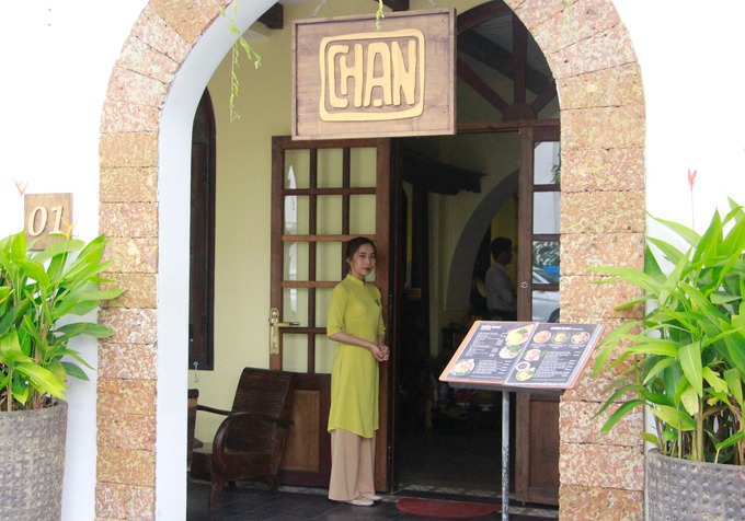 Không gian hoài cổ ấm cúng tại quán cơm Chạn Huế