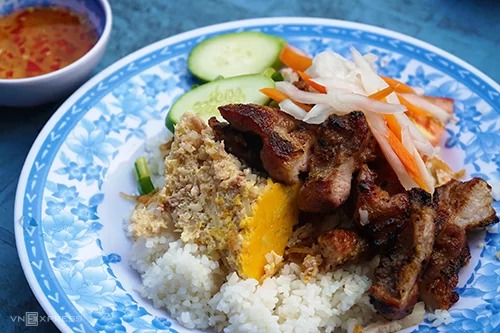 Cơm tấm Sài Gòn sườn bì chả có giá 40.000 đồng một đĩa