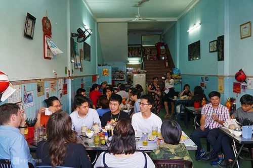 Không gian quán cơm thố Sài Gòn Chuyên Ký. Ảnh: Di Vỹ.