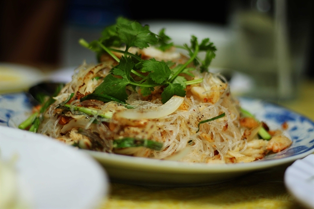 Không gian rộng thoáng mát tại quán gỏi cá Mây Bốn Phương, điểm hẹn lý tưởng cho bữa cơm gia đình tại Sài Gòn.