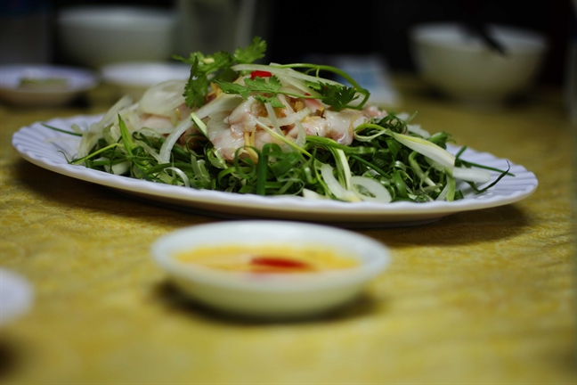 Món gỏi cá Mây Bốn Phương được hầu hết thực khách gọi khi ghé quán.