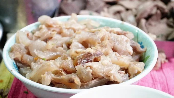 Nguyên liệu ăn kèm hủ tiếu bò viên đã được sơ chế