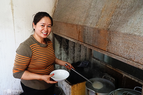 Chị Thuỷ là con dâu út của bà Ngọ tại quán lươn Vinh