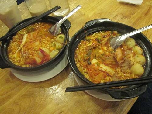 Bát mì cay Cần Thơ kimchi bò hay hải sản giúp bạn no căng