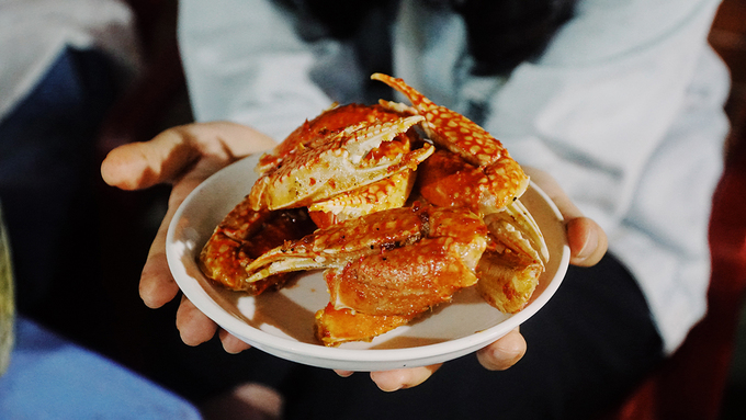 Càng ghẹ rang muối ớt cay.