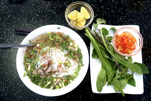 Suất phở có giá 55.000 đồng. Ảnh: Di Vỹ.