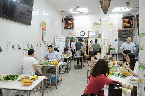 Không gian quán phở Hòa Sài Gòn trên đường Pasteur, quận 3