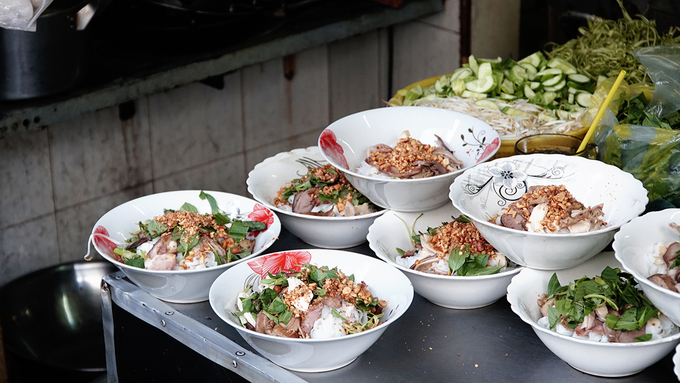 Quán phở chua Sài Gòn thường đông từ 18h