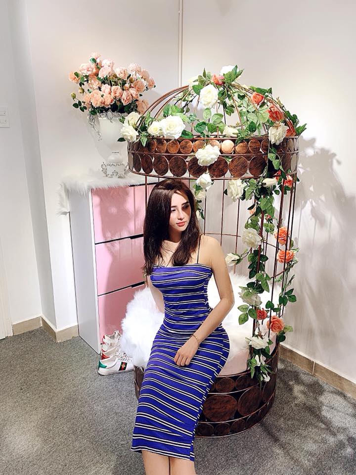 Gác lửng tại quán trà chiều Sài Gòn Róses Teahouse