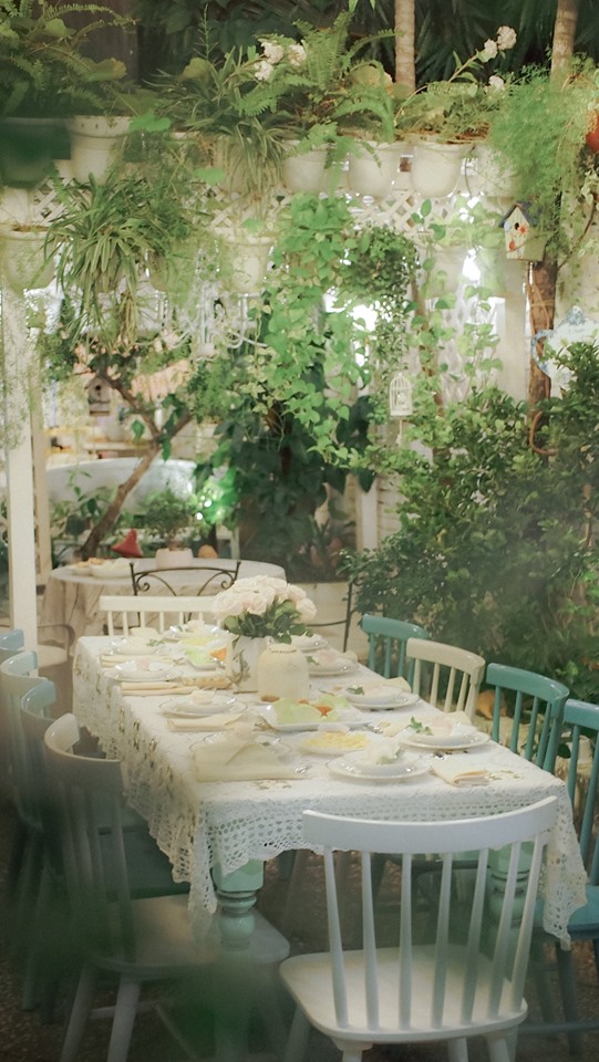 Khu vườn tại quán trà chiều Sài Gòn PHouse