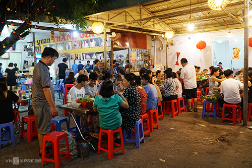Không gian quán vịt nấu chao Thành Giao mở cửa 10h-22h