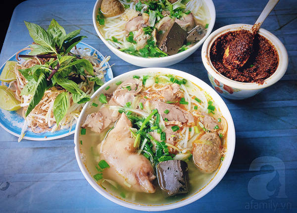 Thịt bò và chả trong bún bò Huế O Xuân