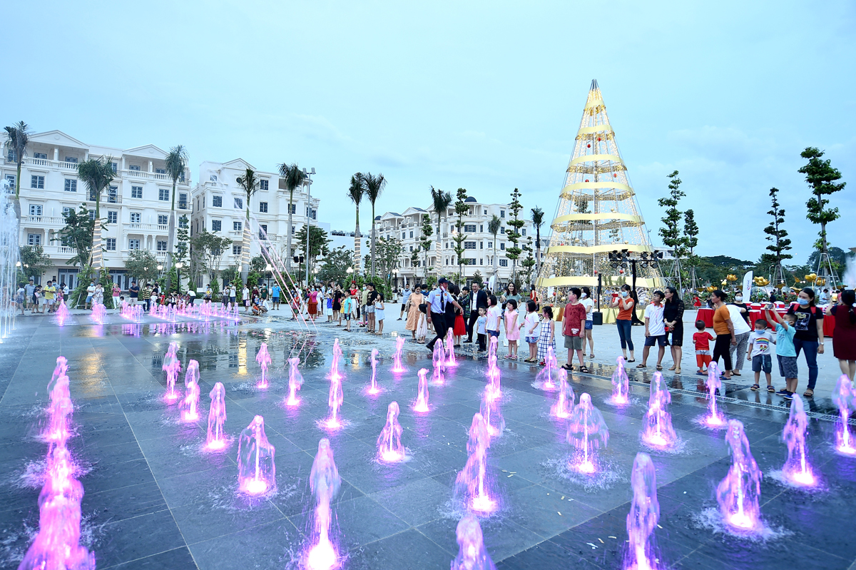 Quảng trường nhạc nước Hòa Bình Square không gian xanh
