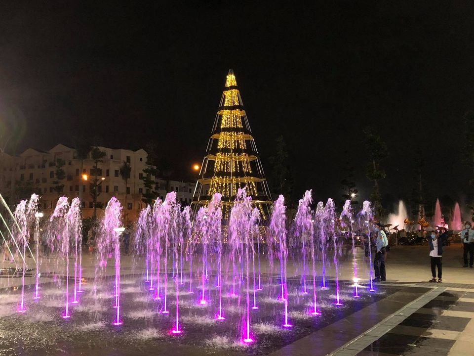 Quảng trường nhạc nước Hòa Bình Square khu vực hồ cảnh quan