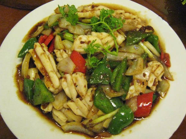 Mực xào tương X.O tại nhà hàng Gia Phú Phúc Kiến