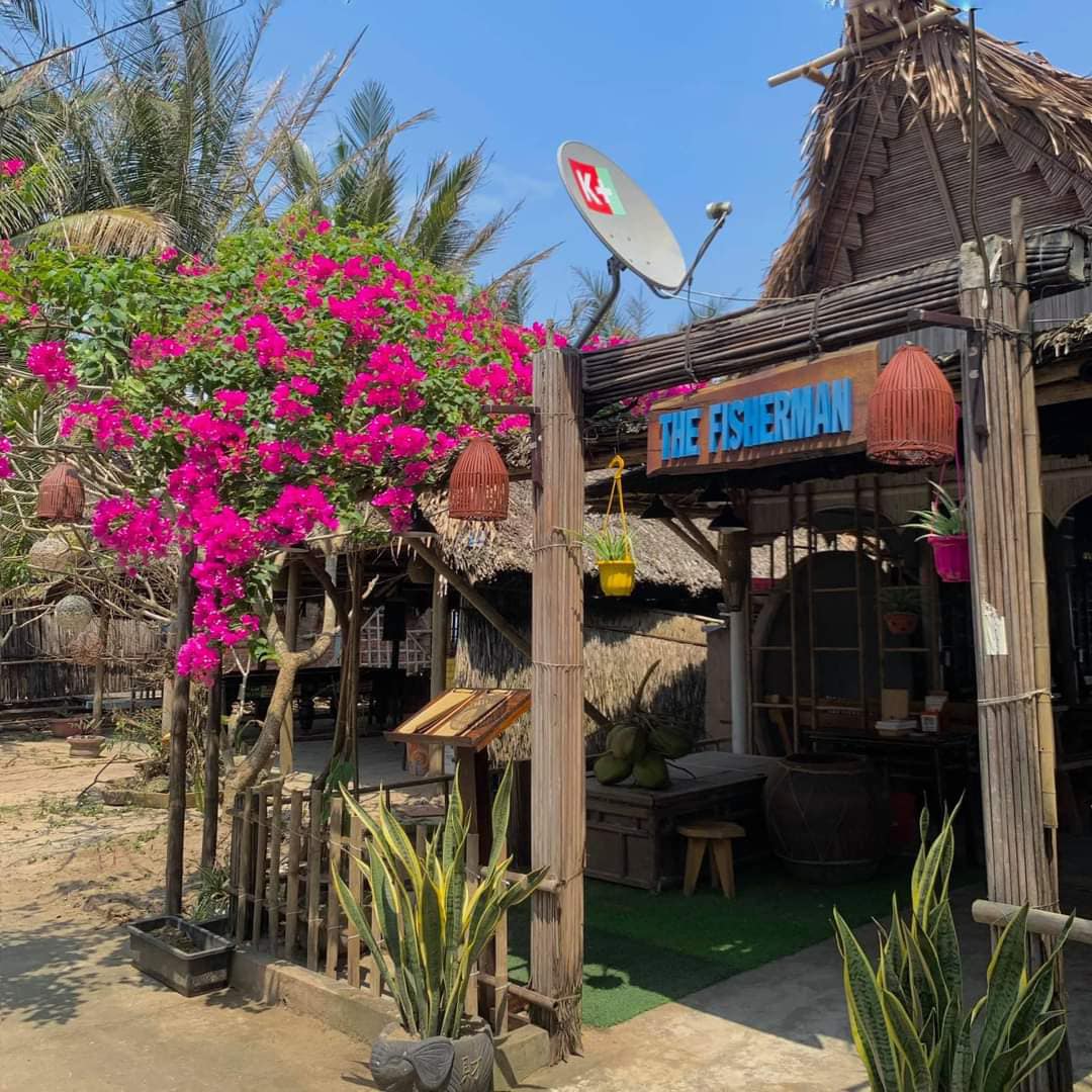 Quán bar Hội An The Fisherman tại bãi biển An Bàng