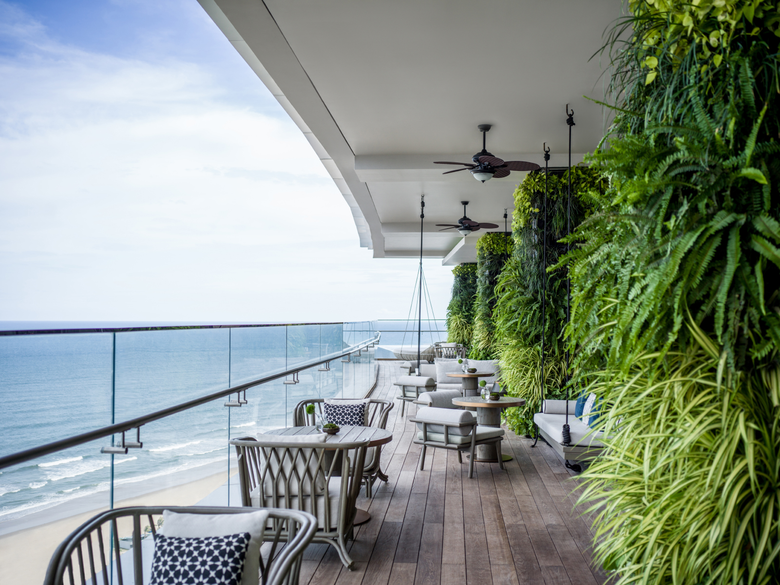 Quán bar Hội An The Edge tại Hoiana Resort view biển