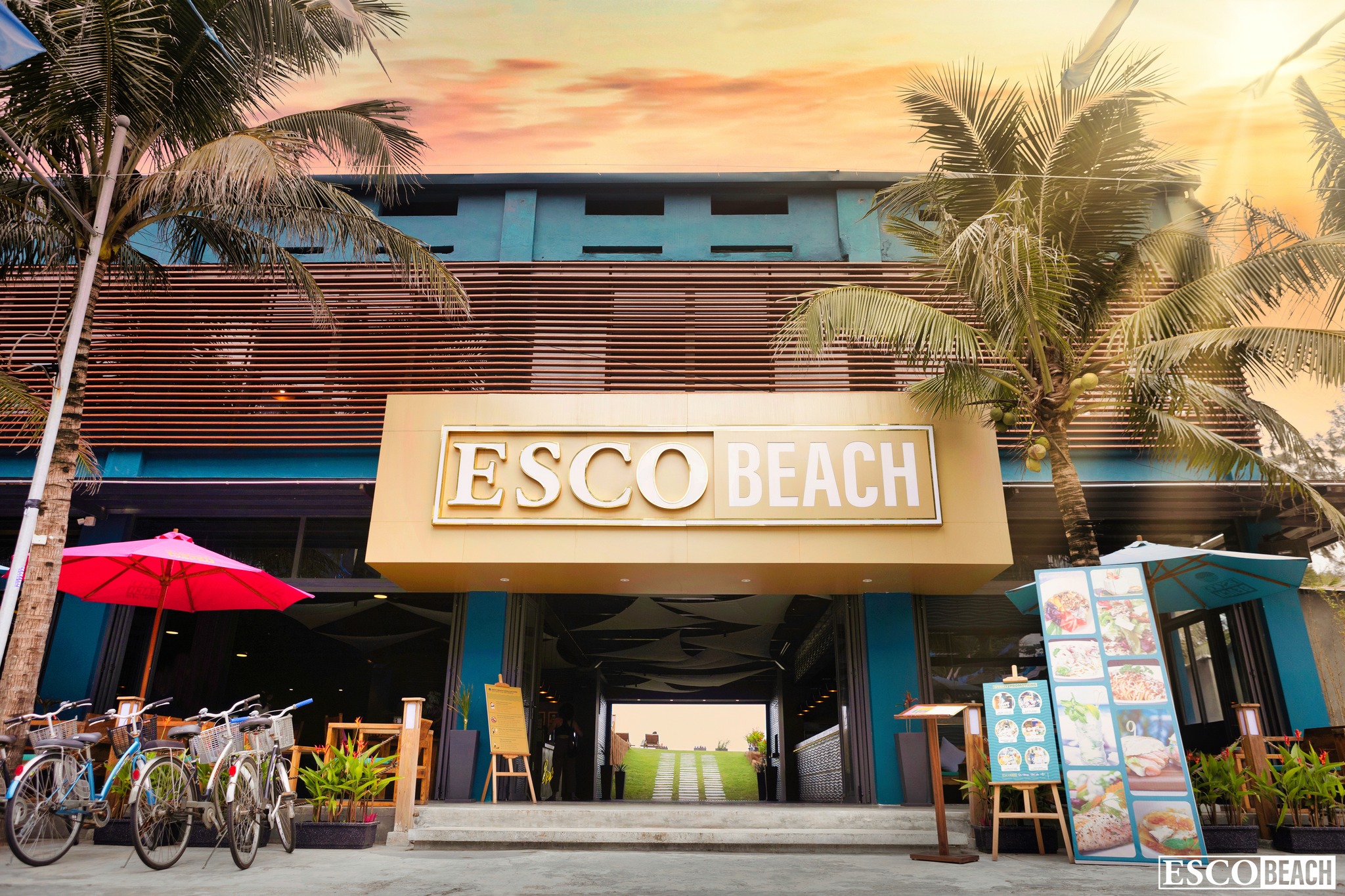 Quán bar Hội An Esco Beach tại bãi biển Tân Thành