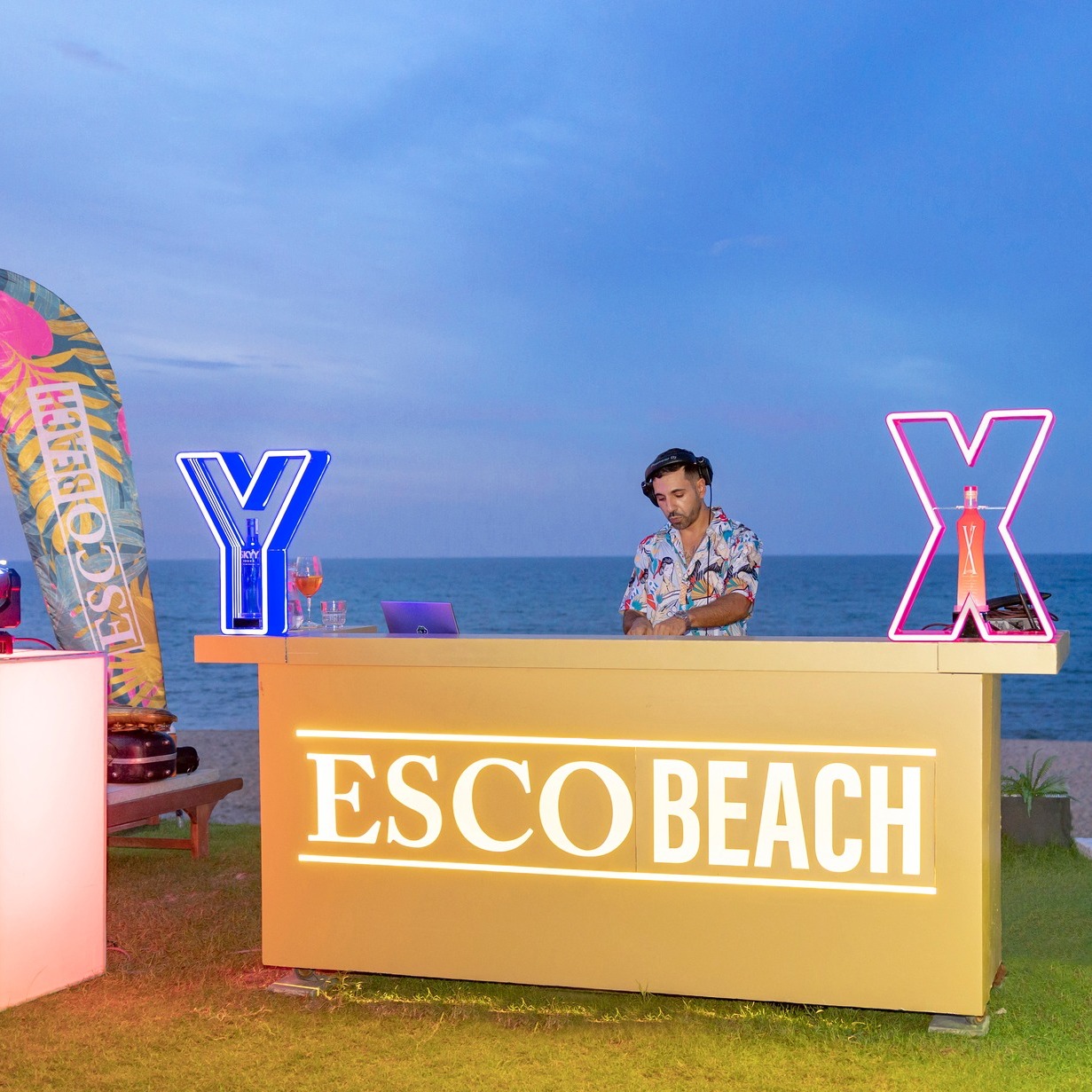 Quán bar Hội An Esco Beach không khí vui vẻ