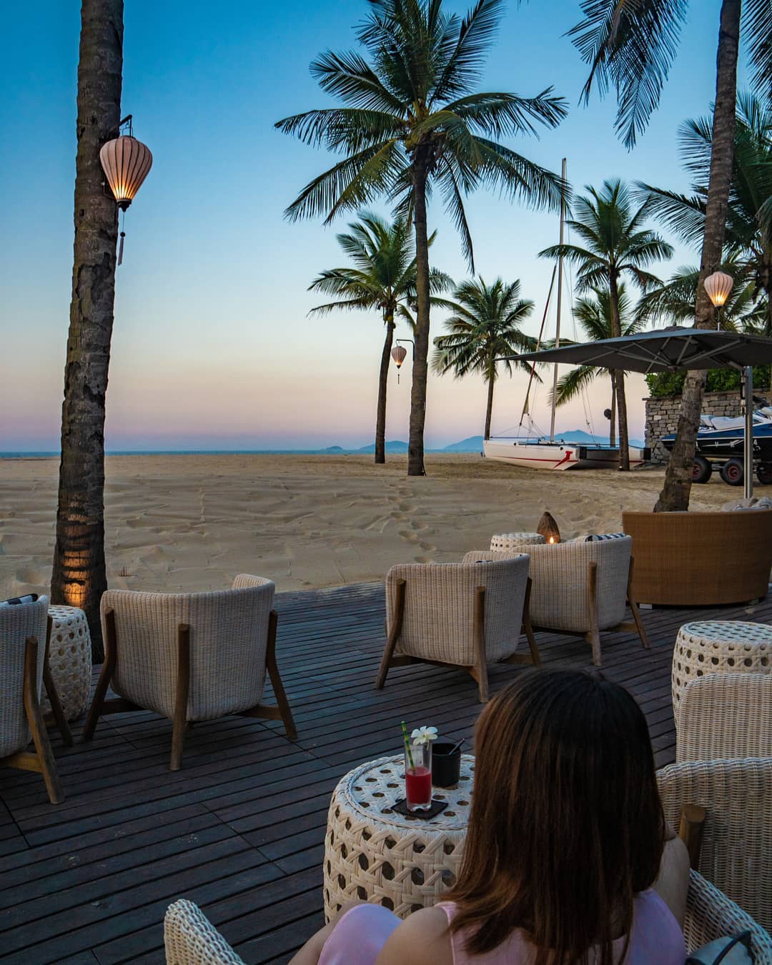Quán bar Hội An The Nam Hải Beach Bar không gian sang trọng