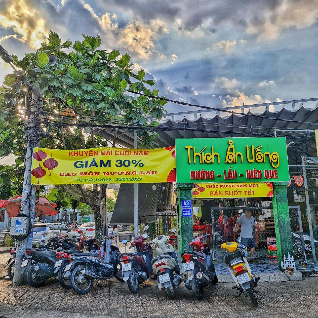 Quán "Thích Ăn Uống". Nguồn: THÍCH ĂN UỐNG BBQ and hotpot - Hẻm 51