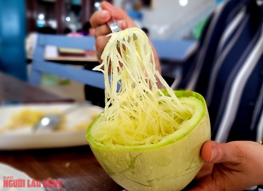 Quả bí sợi mì độc lạ ở Đà Lạt