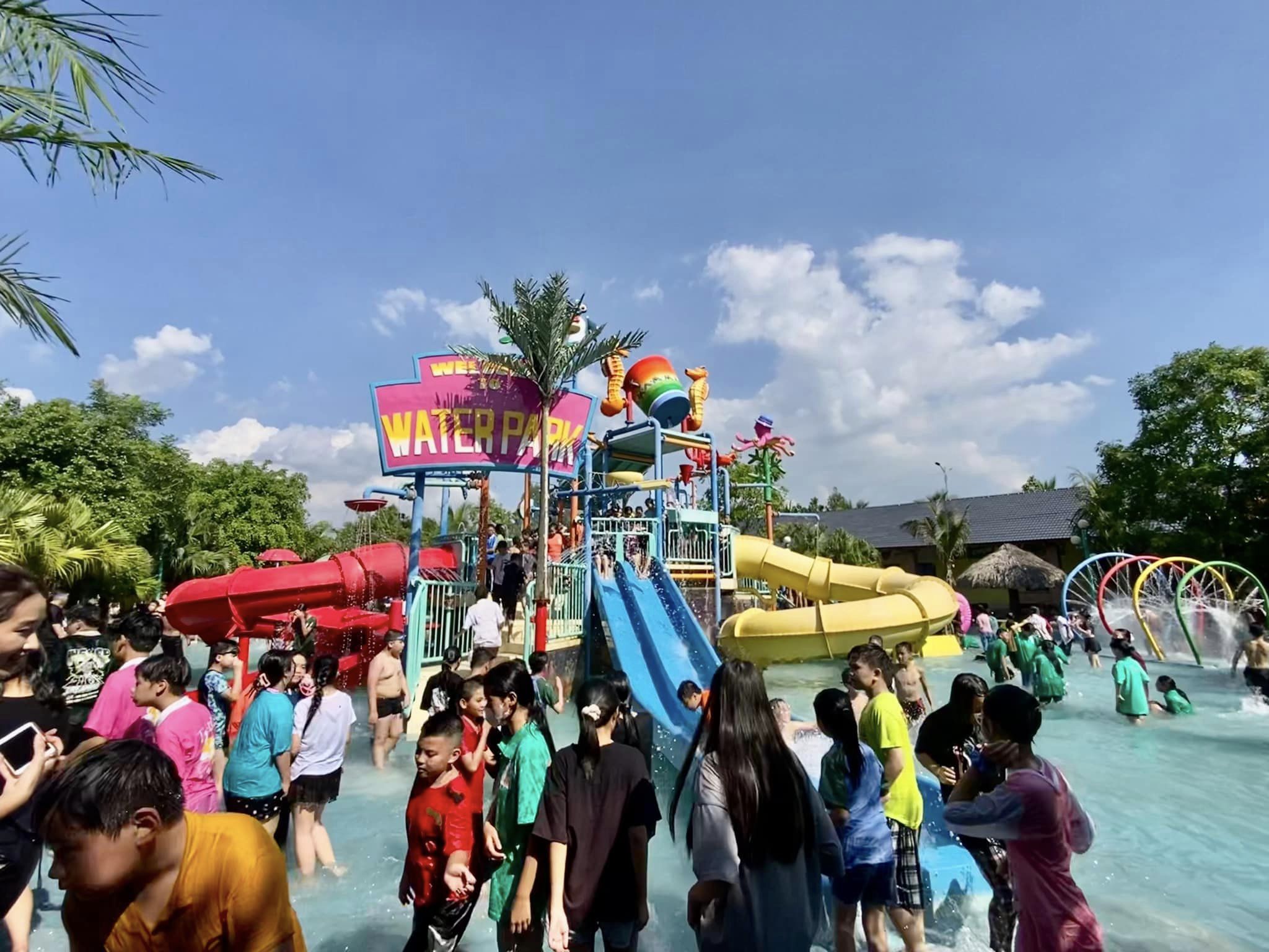 Công viên nước tại khu du lịch Quảng Ninh Gate