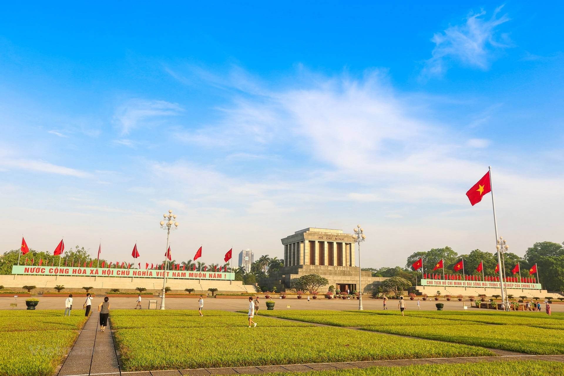 Quảng trường Ba Đình tour Tết Sapa