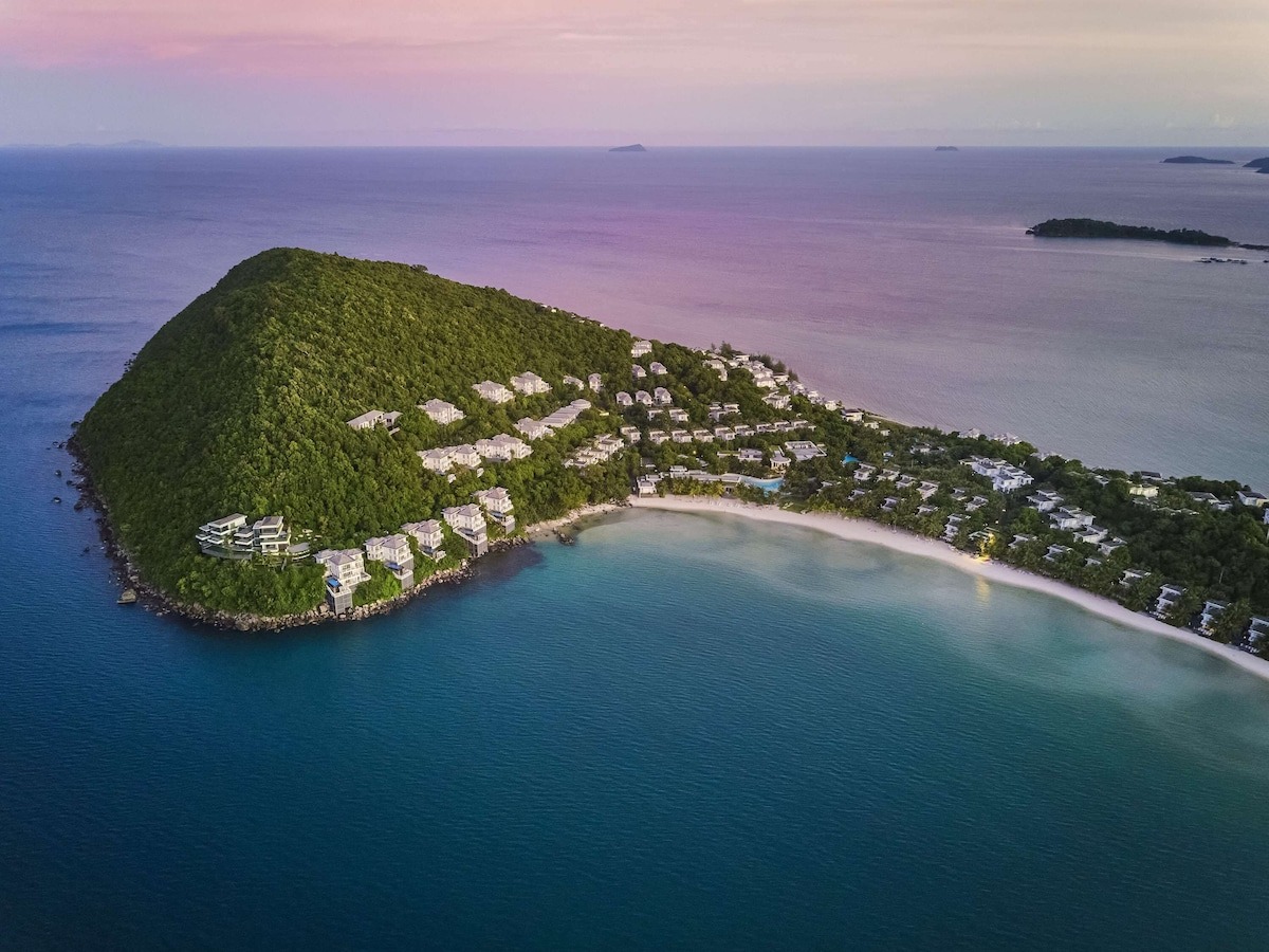 Khu nghỉ dưỡng Premier Village Phu Quoc Managed By Accor nằm tại mũi Ông Đội thuộc thị trấn An Thới.
