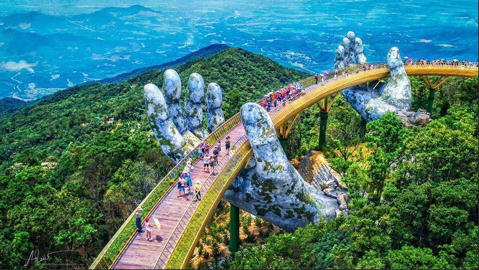 Cầu Vàng Bà Nà trong lịch trình Bà Nà 2N1Đ