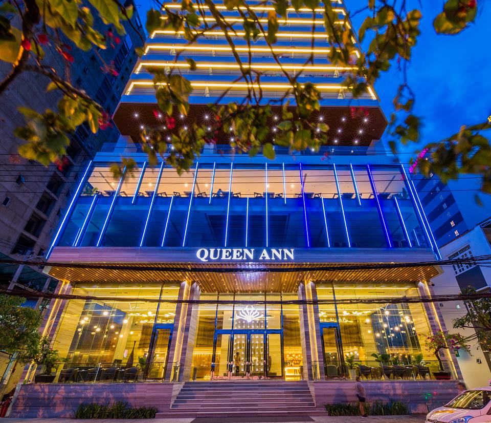 Không gian sảnh đón tiếp sang trọng tại Queen Ann Nha Trang