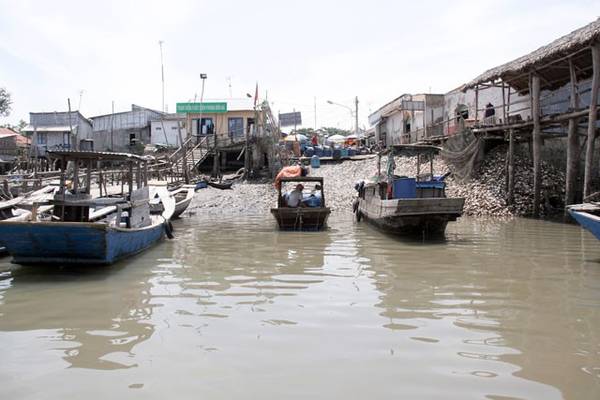 Đi ghe ngắm Vũng Tàu từ Long Sơn