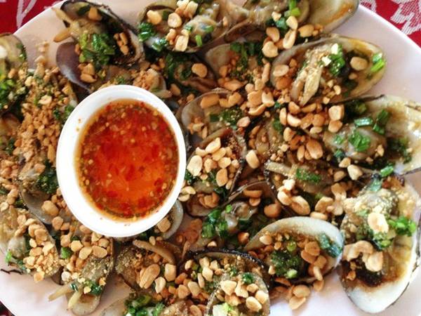 Ra Long Sơn ăn hải sản