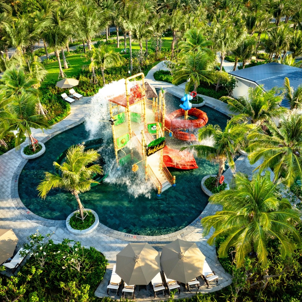 Công viên nước Rainforest Waterpark tại Radisson Blu Cam Ranh