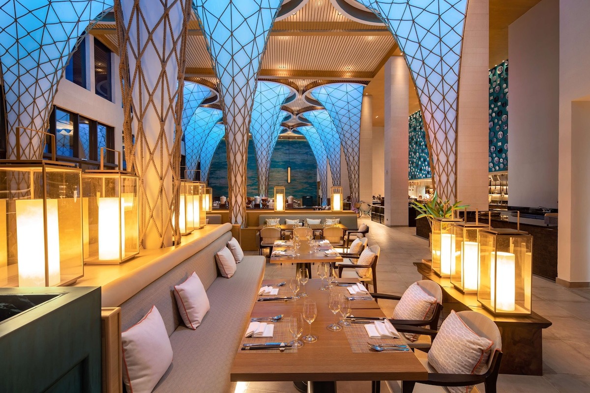 Hồ bơi vô cực view biển tuyệt đẹp tại Radisson Blu