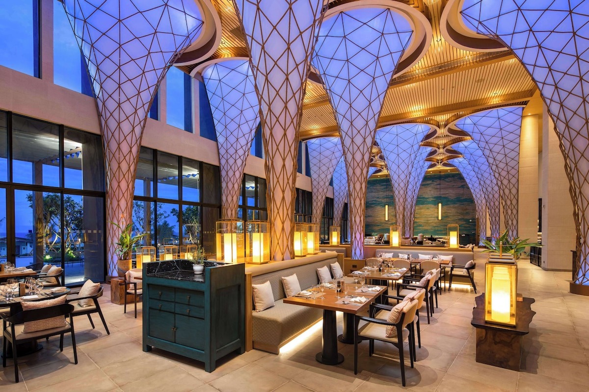 Nhà hàng Sunrise sang trọng tại Radisson Blu Cam Ranh