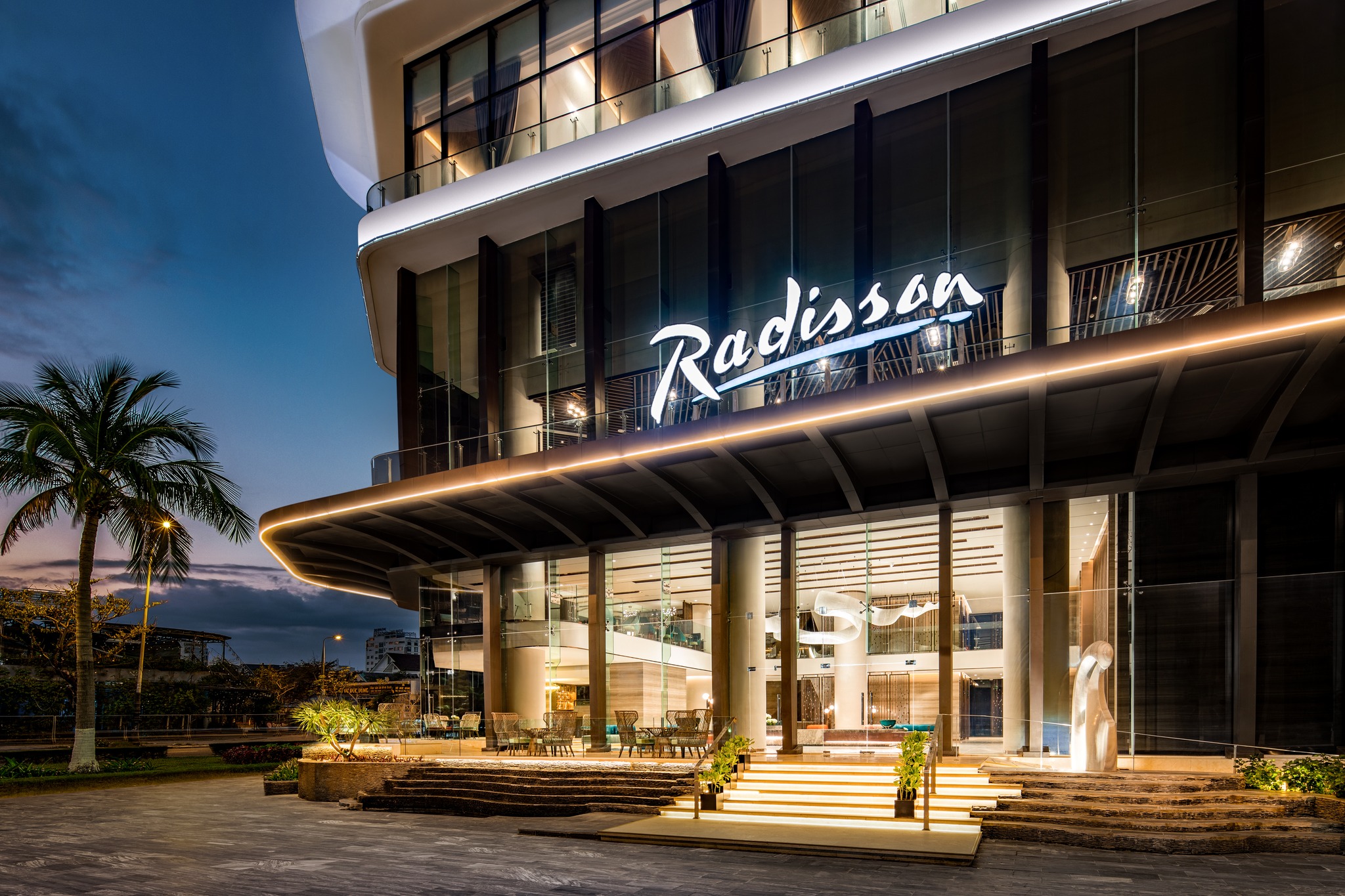 Khách sạn Radisson Đà Nẵng view từ ngoài